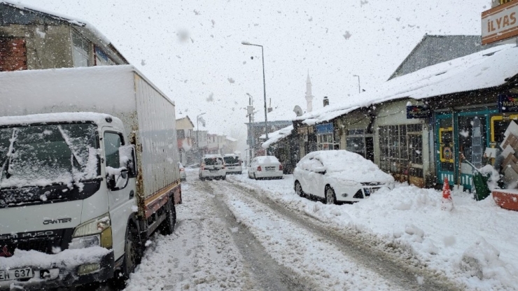 Bingöl’de Kar Yağışı, 281 Köy Yolu Kapandı