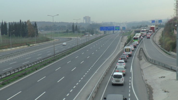 Kocaeli-istanbul Sınırında Kilometrelerce Araç Kuyruğu Oluştu