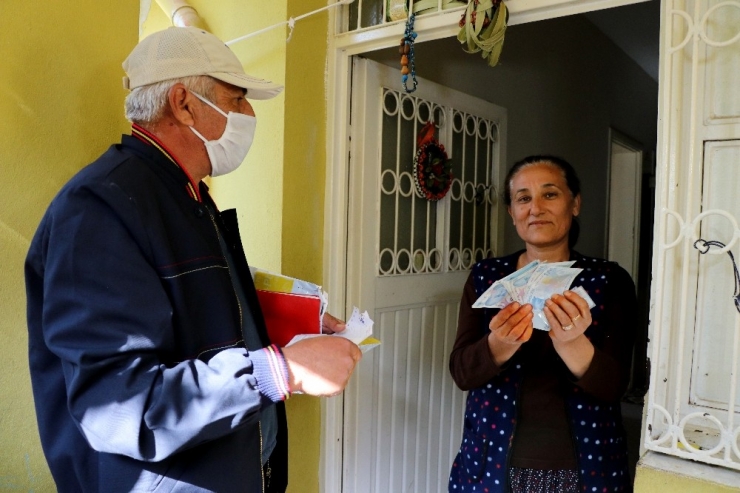 Ptt’nin Yardım Paralarını Evlere Ulaştırması Vatandaşları Sevindirdi