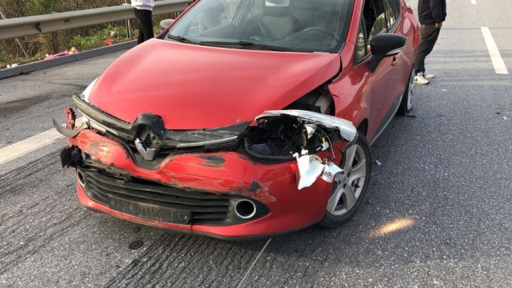 İskenderun’da Kamyonet Otomobile Çarptı: 1 Yaralı