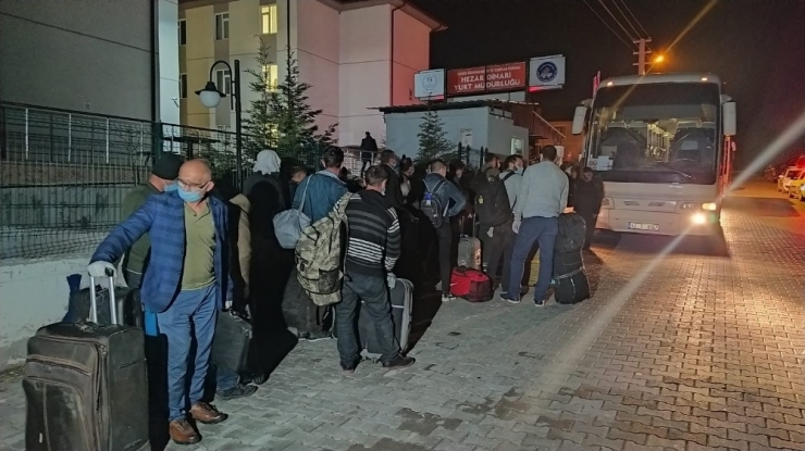 Irak’tan Getirilen 334 Türk İşçi Kütahya’daki Yurtlara Yerleştirildi