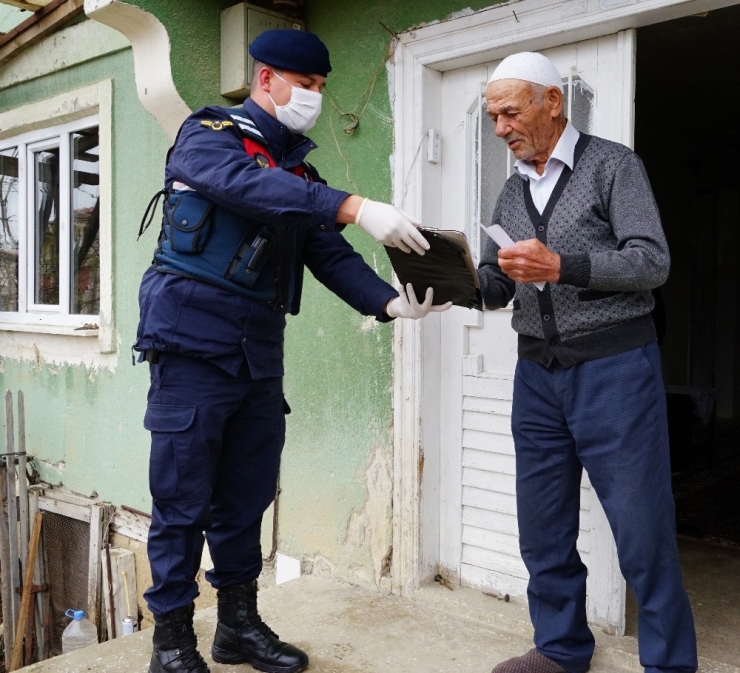 Evine Gelen Maaşını Yaşlı Vatandaş Askere Dua Etti