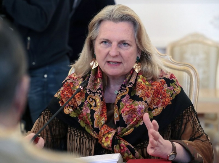 Eski Avusturya Dışişleri Bakanı Kneissl, Eşinden Şiddet Gördüğünü Açıkladı