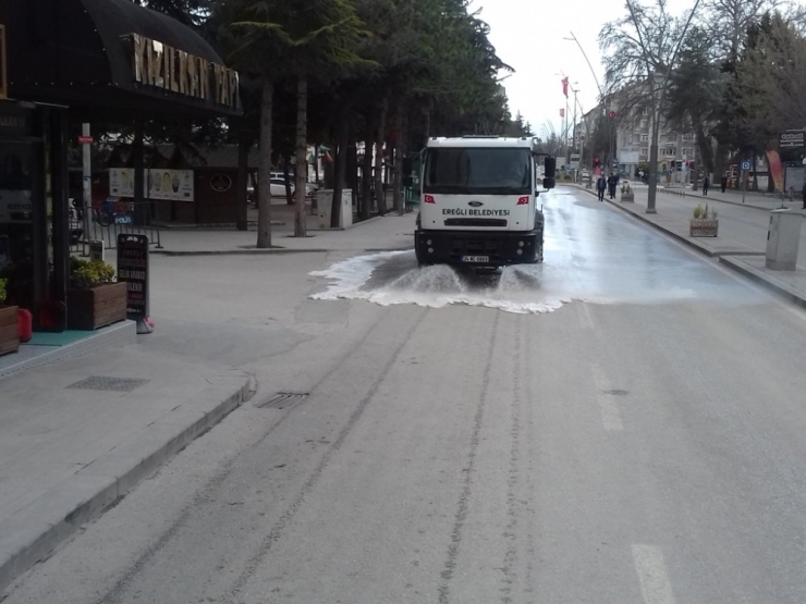 Ereğli’de Cadde Ve Sokaklar Dezenfekte Ediliyor