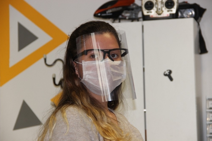 Üniversite Öğrencisi Maske Üretimine Farklı Bir Boyut Getirdi