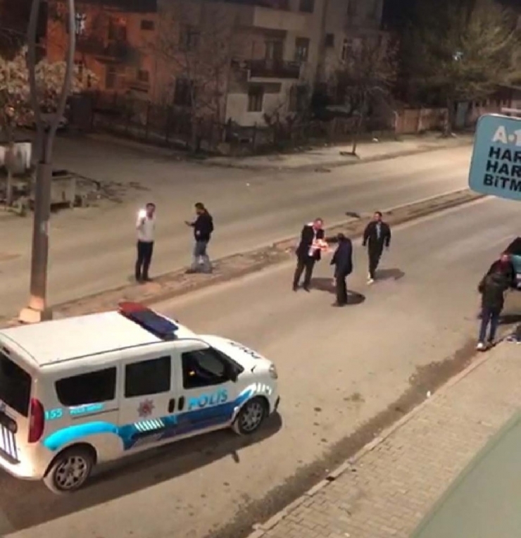 Kavga İhbarına Giden Polislere Pastalı Sürpriz