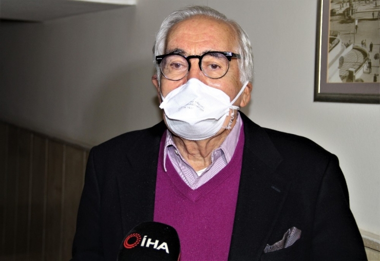 Prof. Dr. Tarakçıoğlu: "Salgınla En İyi Mücadele Eden Ülkeler, Başından İtibaren Maske Taktı"
