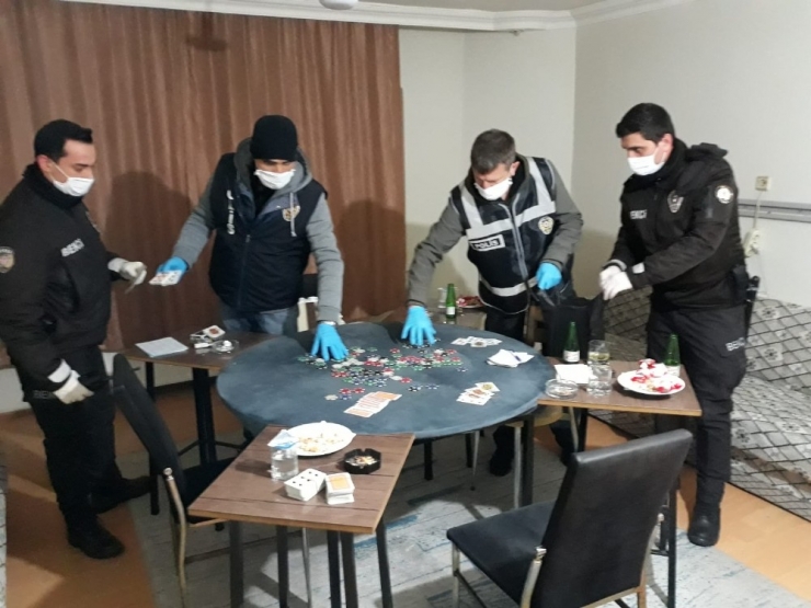 Bolu’da, Kumarhaneye Çevrilen Eve Operasyon: 13 Gözaltı