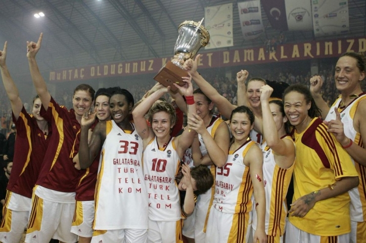 Galatasaray, Kadın Basketbol Takımının İlk Avrupa Zaferini Unutmadı