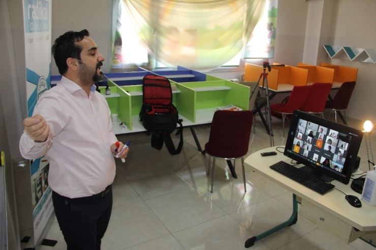 Diyarbakır’da Öğretmenler ’Canlı Sınıfta’ Öğrencileriyle Buluştu
