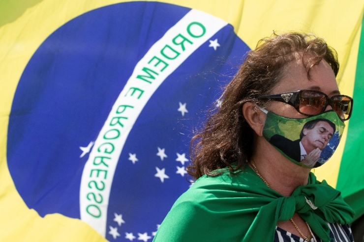 Brezilya Devlet Başkanı Bolsonaro, Covid-19 Önlemlerine Karşı Düzenlenen Protestoya Katıldı
