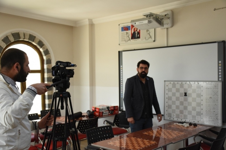 Diyarbakır Büyükşehir Belediyesinden Öğrencilere Uzaktan Eğitim