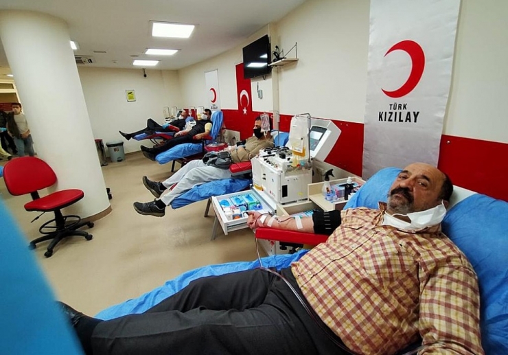 İzmir’de Kan Stokları Kritik Seviyenin Altına Düştü