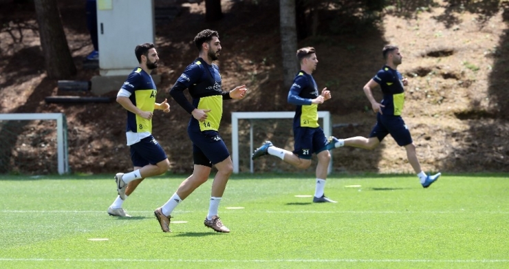 Fenerbahçe’de Antrenmanlar Sürüyor