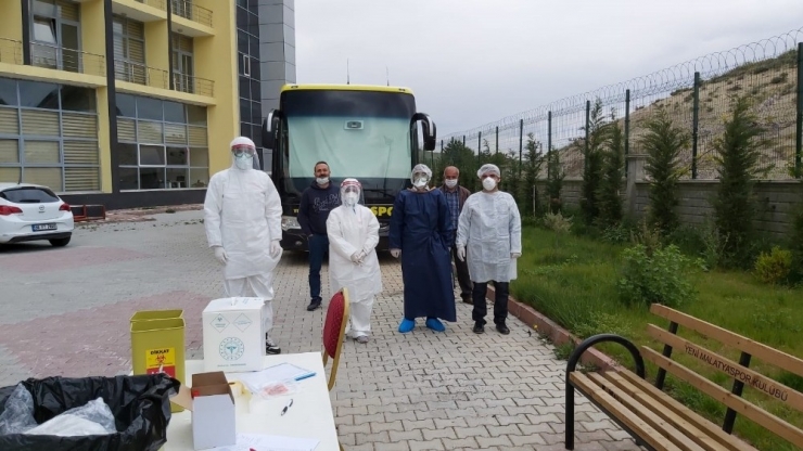 Yeni Malatyaspor’da Futbolculara Ve Kulüp Çalışanlarına Korona Virüs Testi Yapıldı