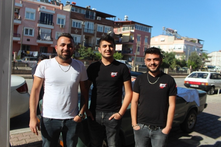 Antalya Sokaklarında Üstü Açık Otomobille Havuz Keyfi