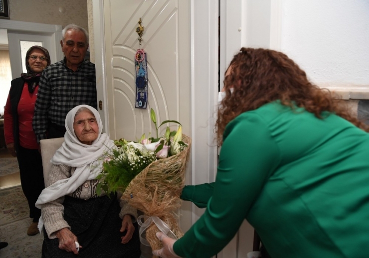 Antalya’da 104 Yaşındaki Mavize Anneye Anneler Günü Sürprizi