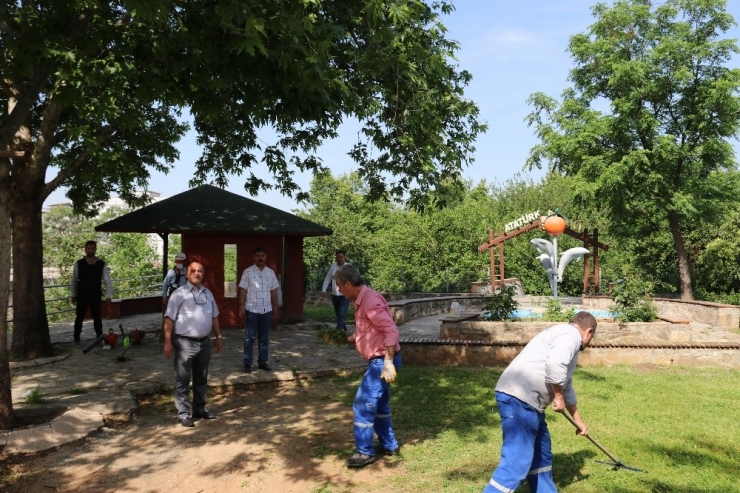 Kozan’da Parklara Bakım Ve Peyzaj Çalışması