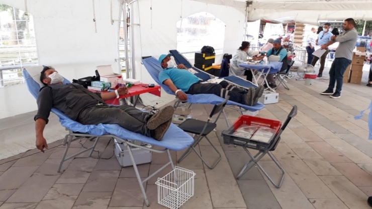 Azalan Kan Stoklarına Alaşehir’den 300 Ünite Kan Bağışıyla Destek