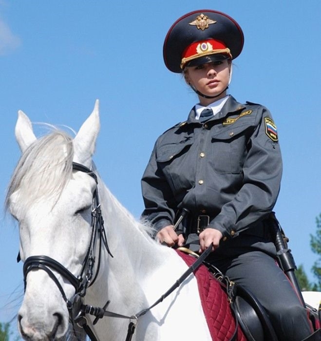 Rus Kadın Polisler Güzellikleriyle Şaşırtıyor 5