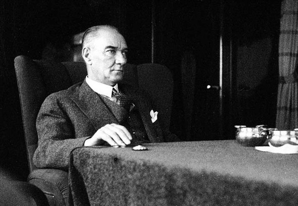 Görmediğiniz fotoğraflarıyla Atatürk 1