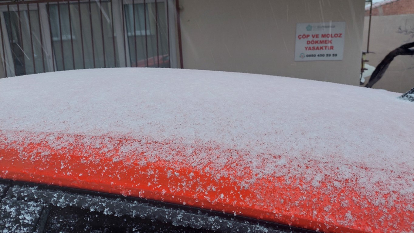 Kar İstanbul’un sınırına dayandı