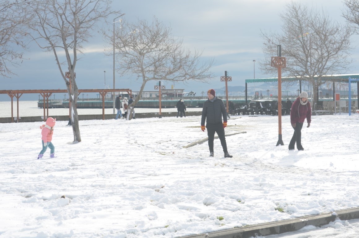 Kartopu savaşı yaparak Vali’ye seslendiler: 