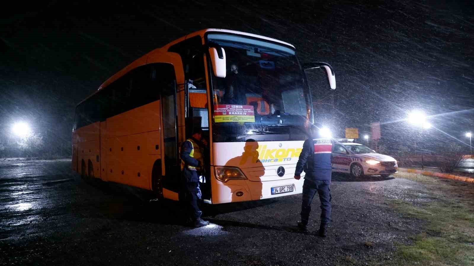 Edirne’de polis servis aracı ile otobüs çarpıştı: 10’u polis 11 yaralı 