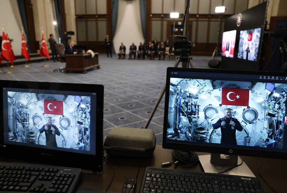 Cumhurbaşkanı Erdoğan, ilk Türk astronot Gezeravcı ile görüştü