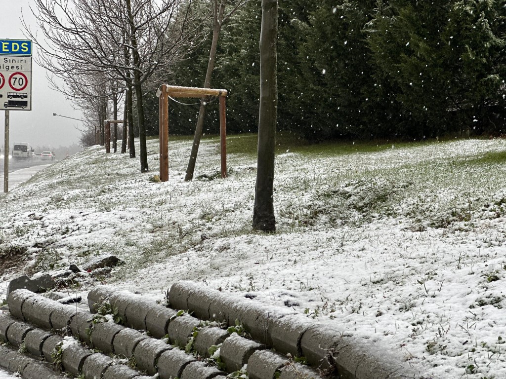 Arnavutköy’de kar yağışı etkili oluyor