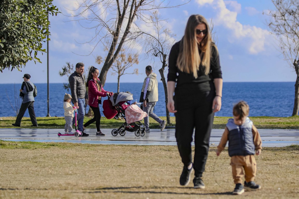 Yurdun dört bir yanında kar, Antalya’da yaz