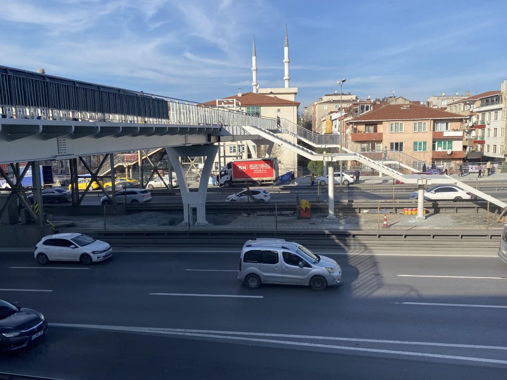 Beşyol metrobüs durağı üst geçit çalışmaları nedeniyle 45 gün hizmet veremeyecek