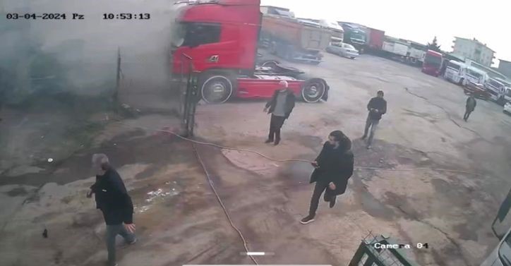 Ataşehir’de tankerin patlama anı kamerada