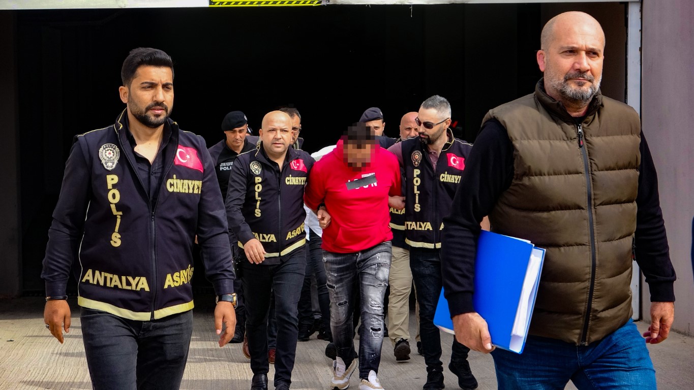 Gece kul&uuml;b&uuml;ne d&uuml;zenlenen saldırının ardından cinayet b&uuml;rodan 