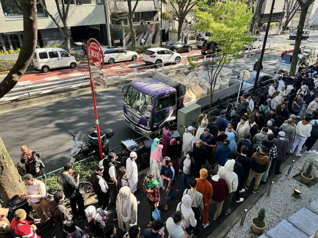 Japonya’daki Müslümanlar Ramazan Bayramı namazı için Tokyo Camii'ne akın etti