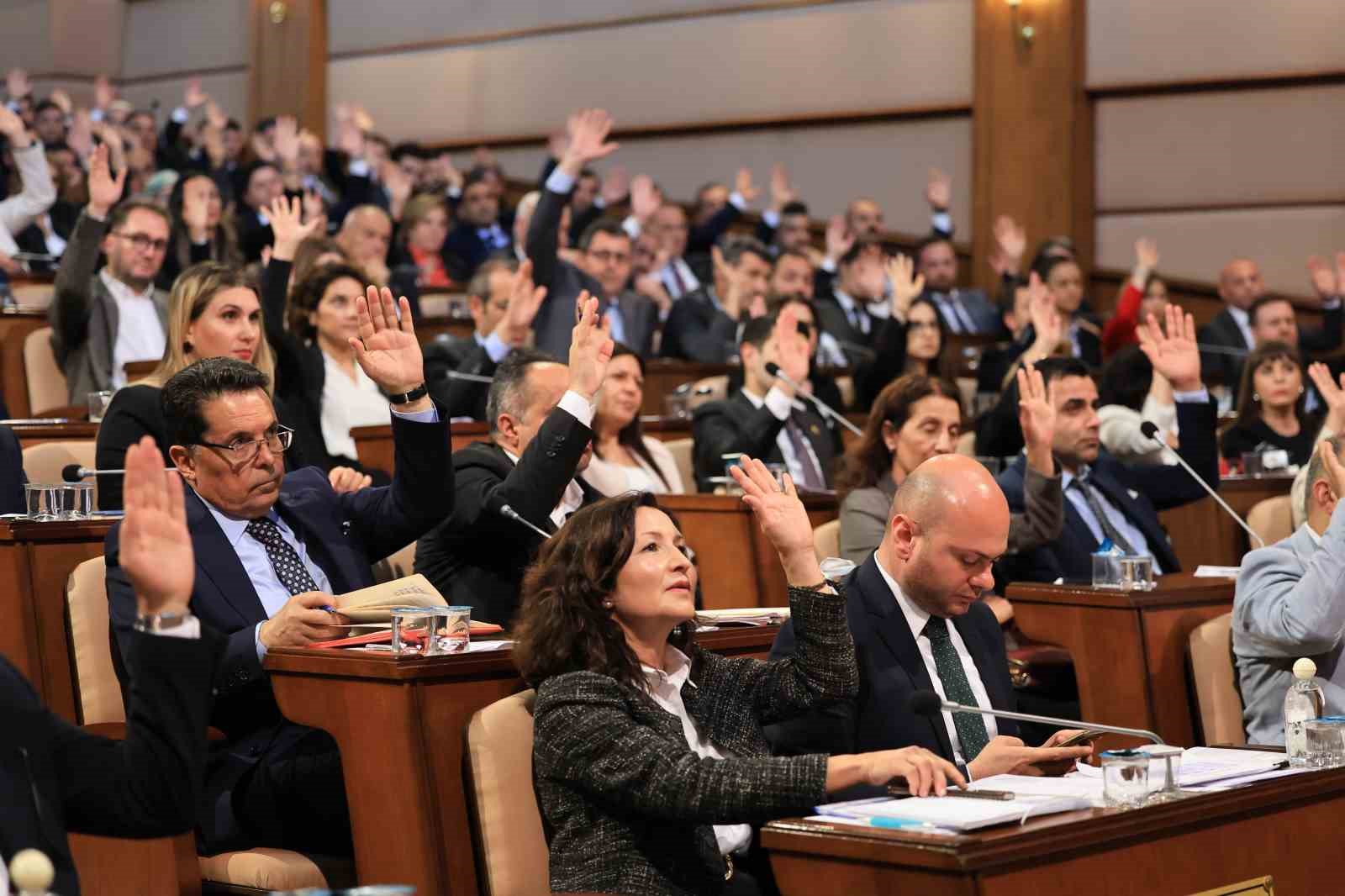 İBB’de seçim sonrası ilk meclis toplantısı yapıldı 