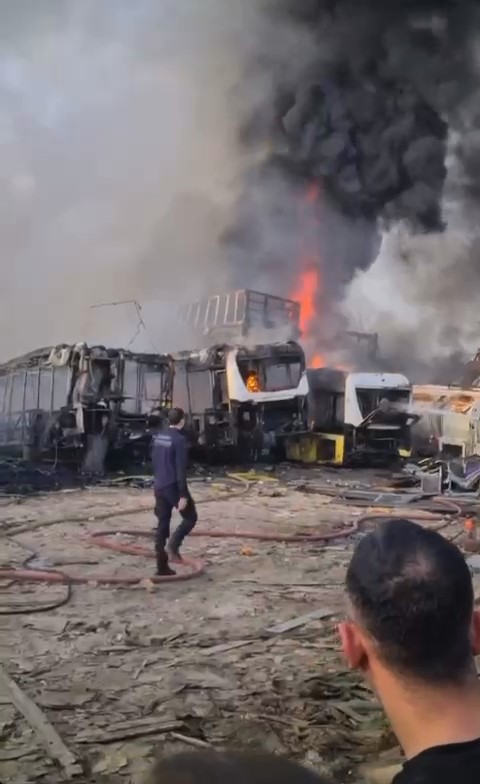 6 otobüs alev alev yandı, siyah dumanlar şehrin her yerinden görüldü 