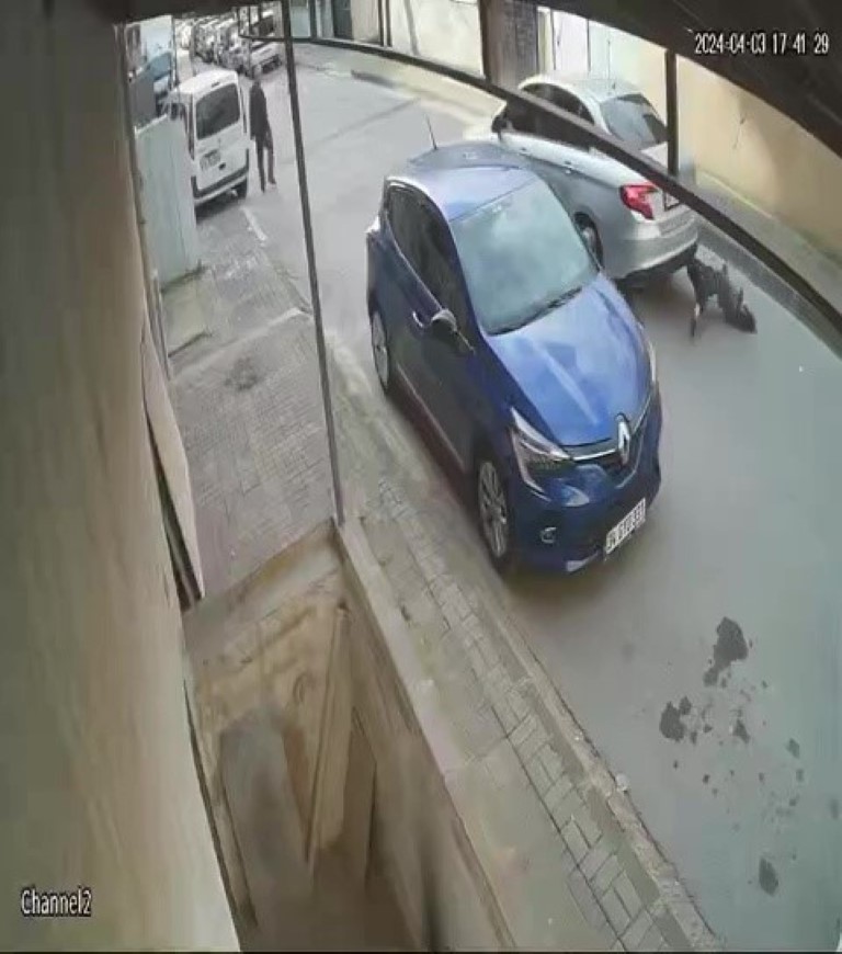 Ümraniye’de otomobilin altında kalan çocuk kazanın şokuyla kalkıp böyle yürüdü