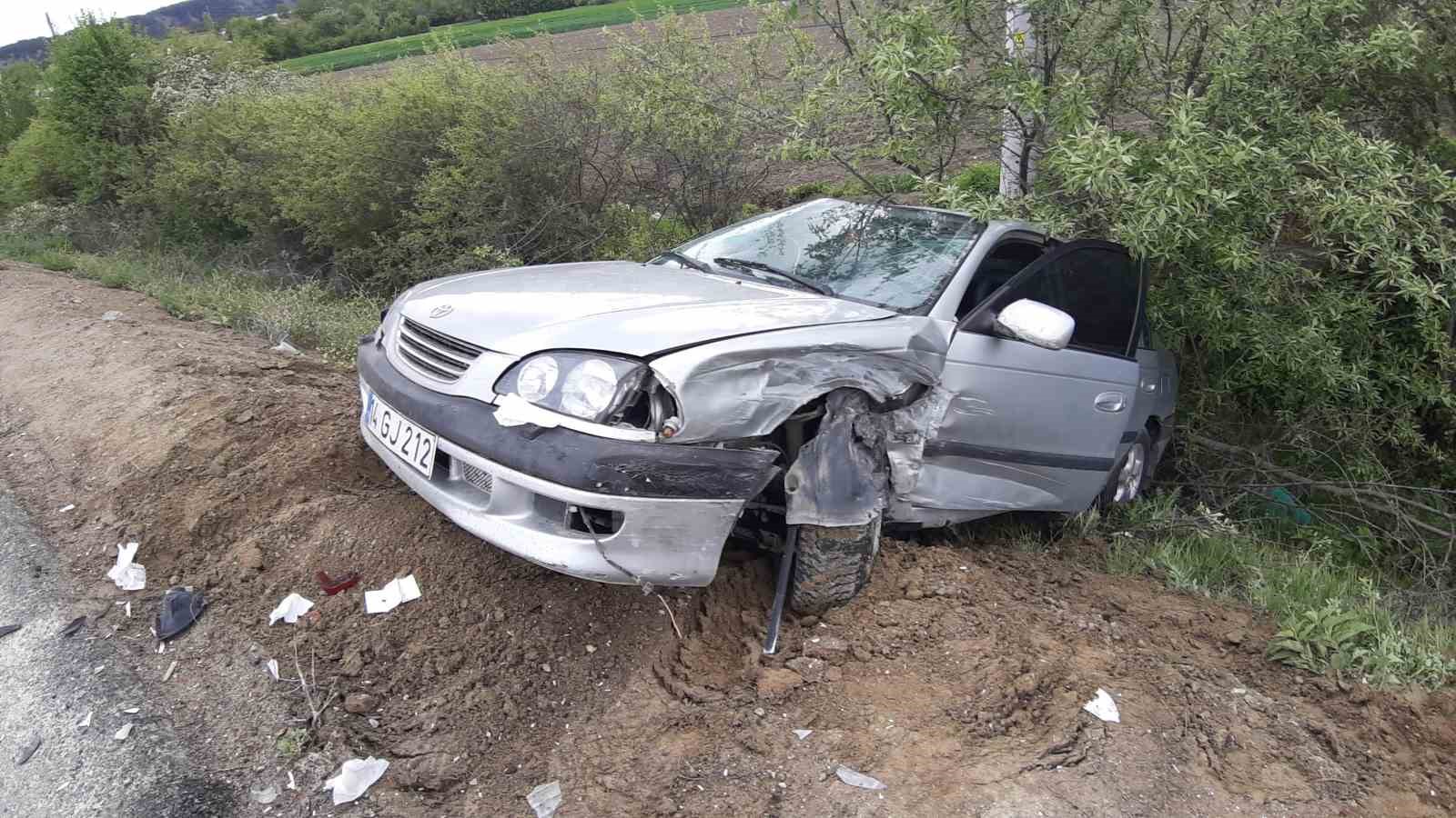 Bolu’da iki otomobil çarpıştı: 4 yaralı 