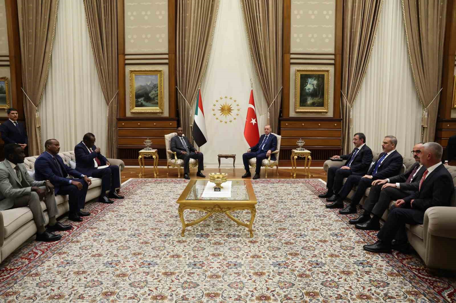 Cumhurbaşkanı Erdoğan, Sudan Egemenlik Konseyi Başkanı El Burhan ile görüştü 