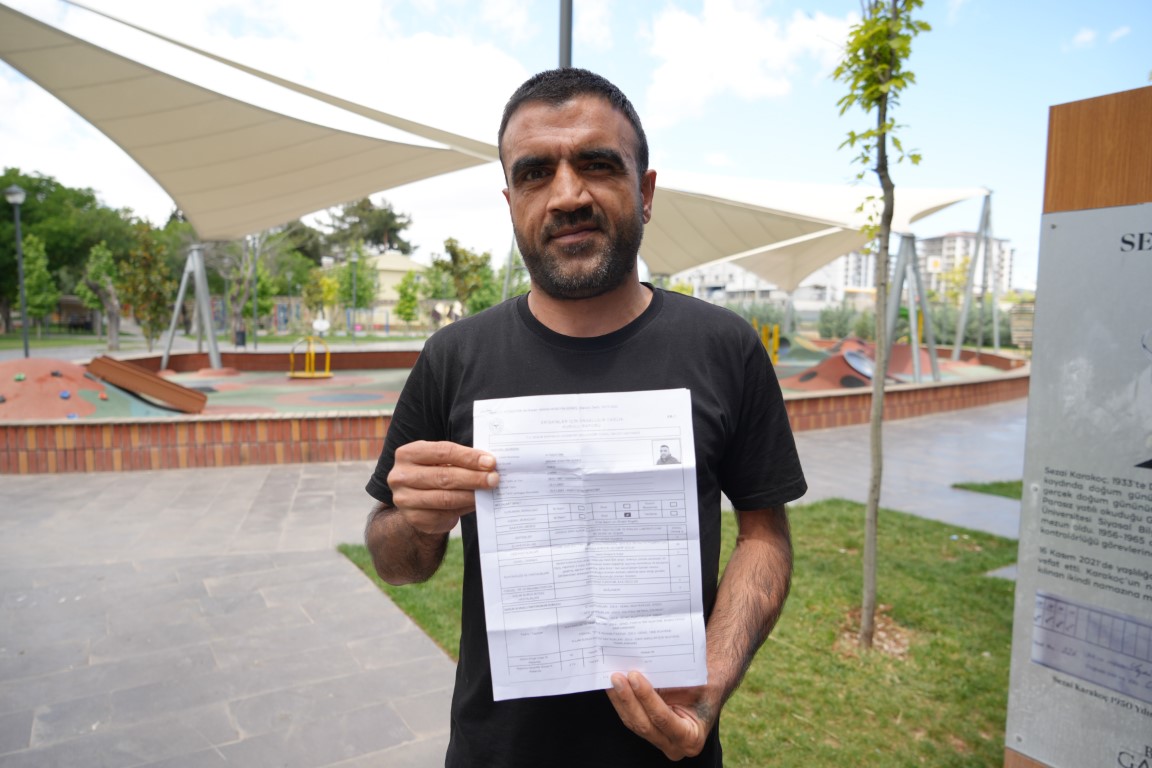 Tavuk karası hastalığı hayatını kararttı: G&uuml;nd&uuml;z az g&ouml;r&uuml;yor, gece hi&ccedil; g&ouml;rm&uuml;yor