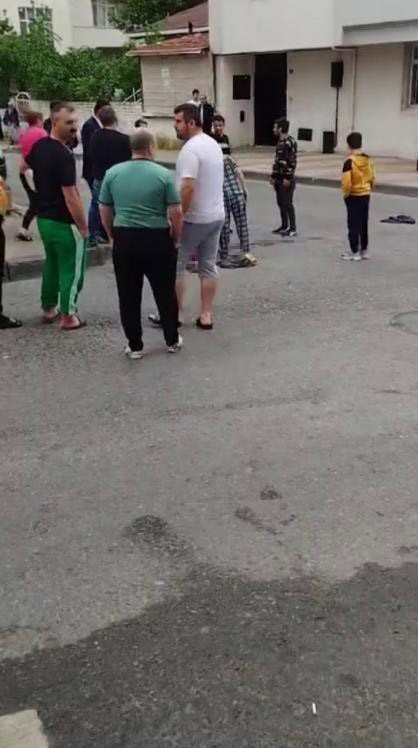 Sultanbeyli&rsquo;de kayınbirader bı&ccedil;akla dehşet sa&ccedil;tı: 1 &ouml;l&uuml; 