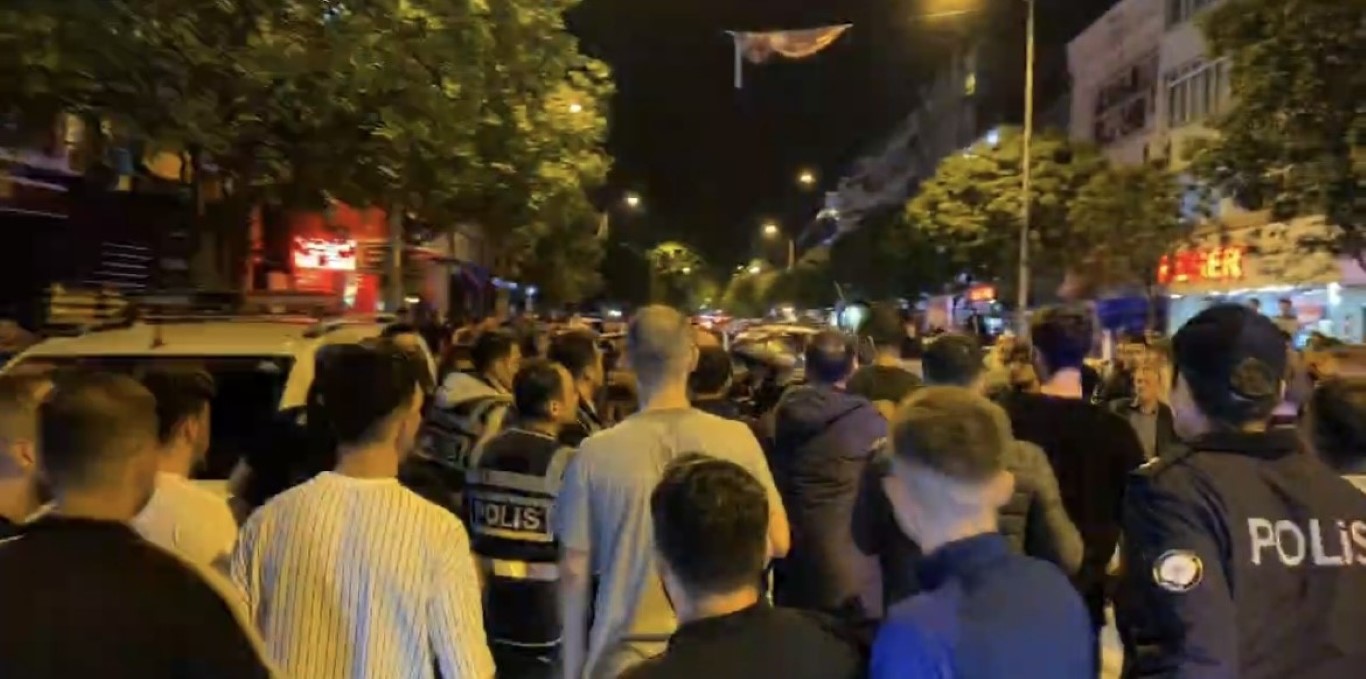 Derbi bitti kavga başladı! Yumruklar, tekmeler havada uçuştu...