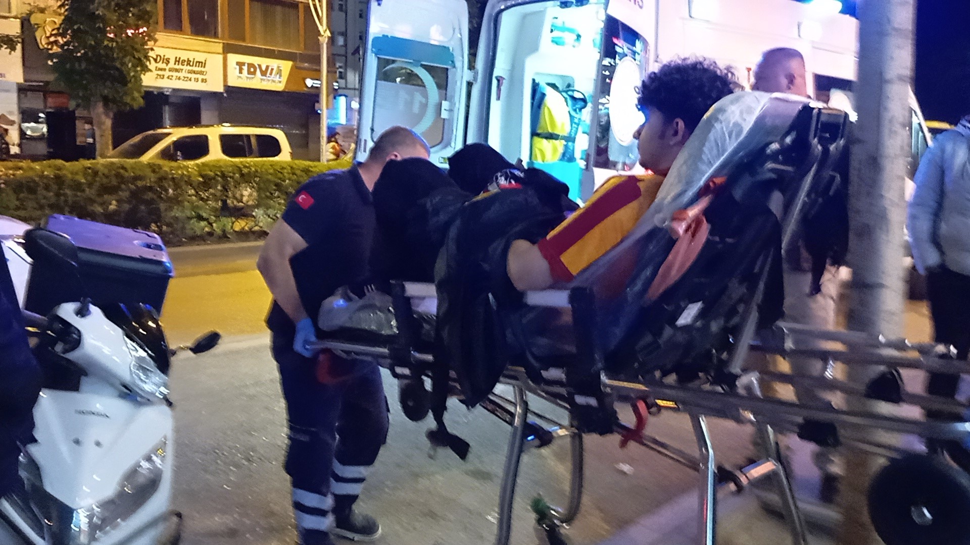 Derbi bitti kavga başladı! Yumruklar, tekmeler havada uçuştu...