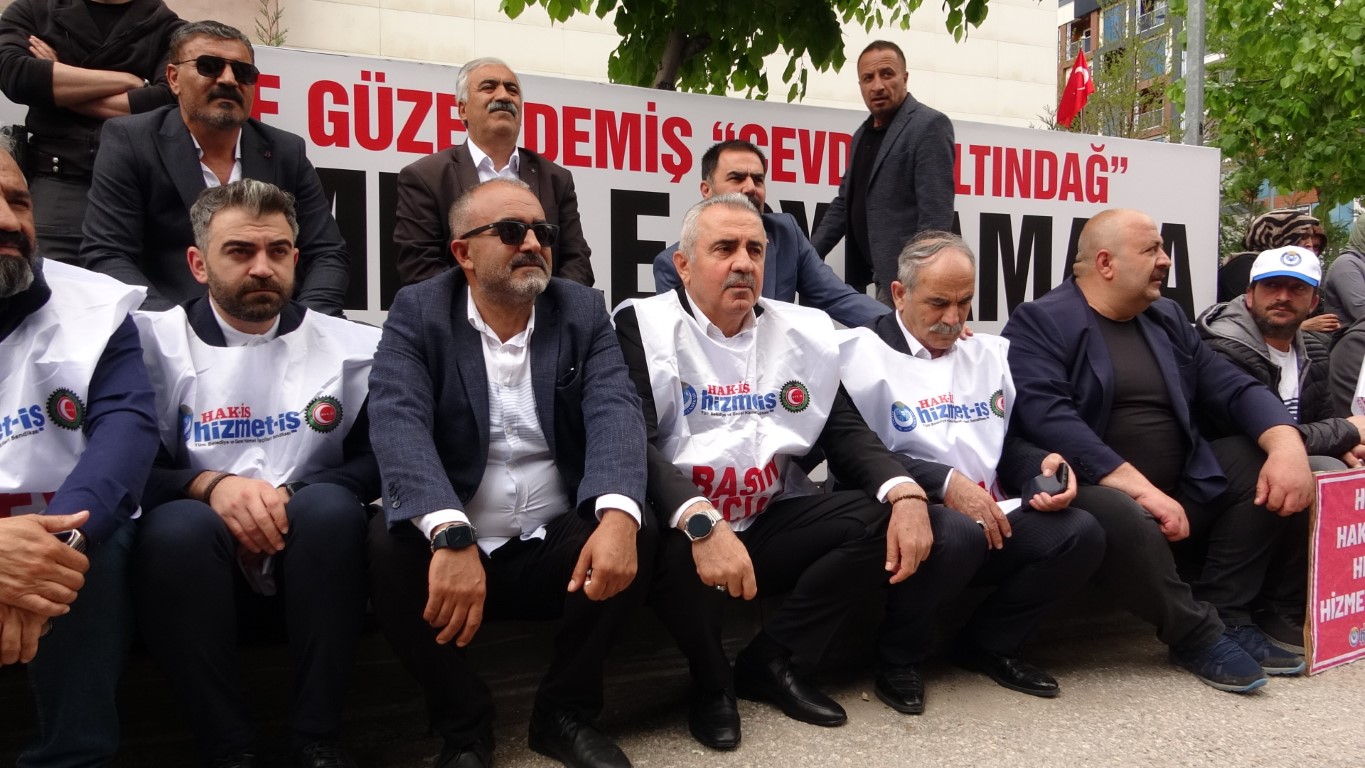 Van’da işten çıkarılan işçiler yürüyüş düzenledi