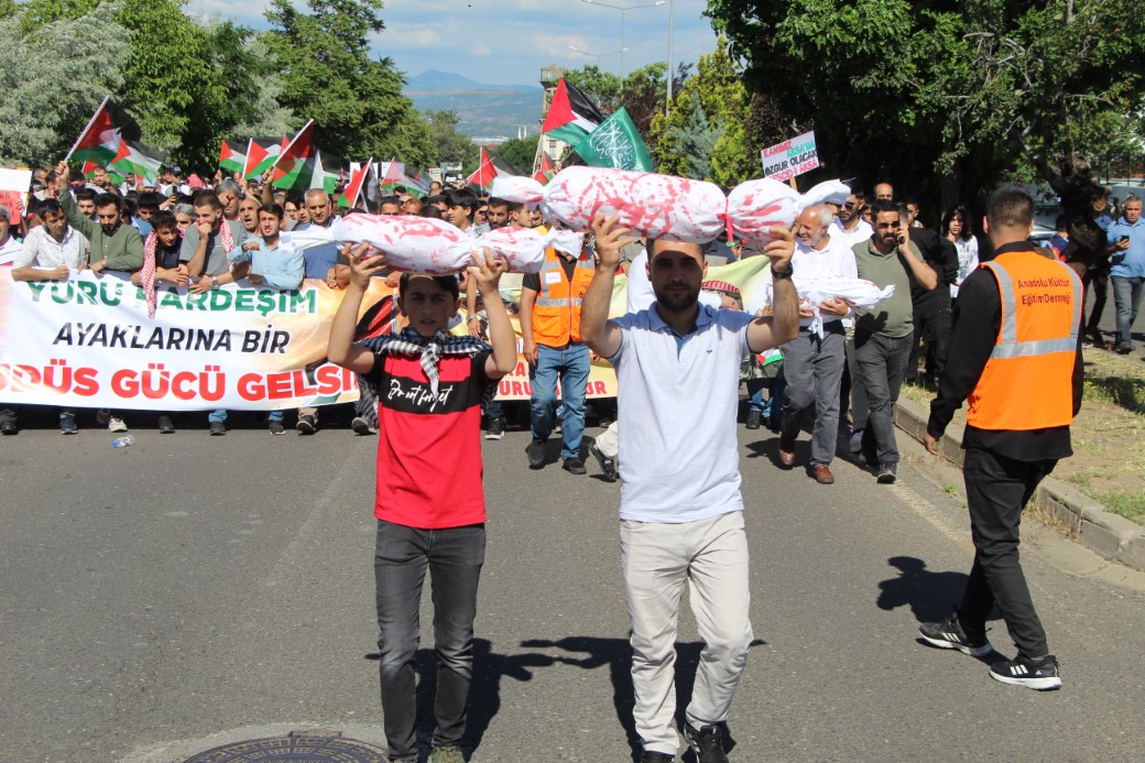 Bingöl’de yaklaşık 15 bin kişi Gazze için yürüdü