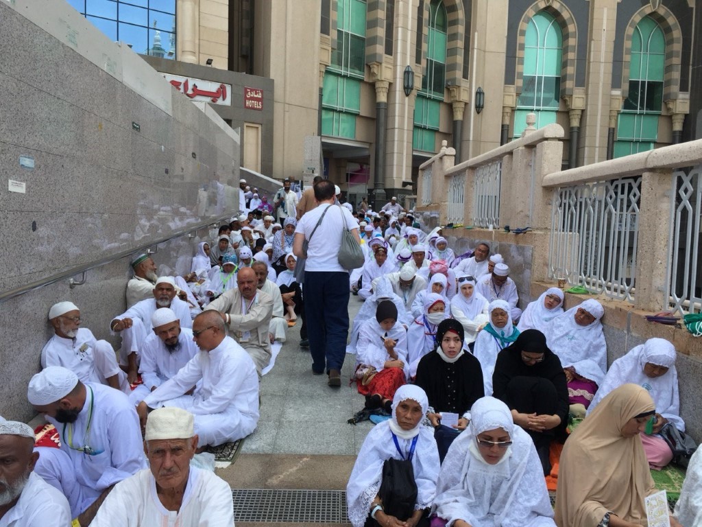 Milyonlar Kabe’de Cuma namazında buluştu