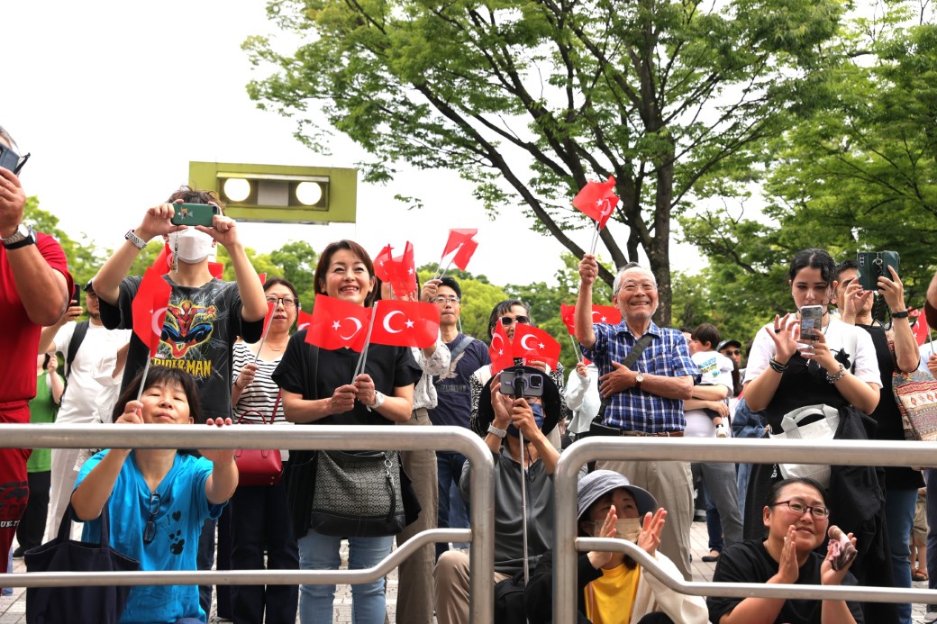 Japonlar, Türk müzikleri eşliğinde halay çekti