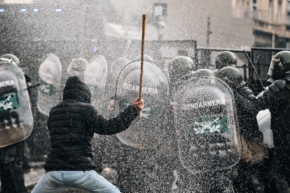 Arjantin'de ekonomik reform planı, sokakları savaş alanına çevirdi