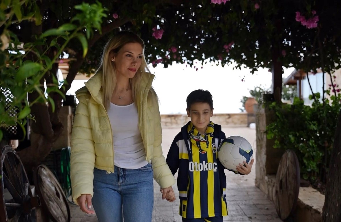 Arda G&uuml;ler &ouml;nce hastalığı yenen Ares&rsquo;i mutlu etti, ardından t&uuml;m T&uuml;rkiye&rsquo;yi